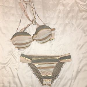 Victoria’s Secret bikini (32B)